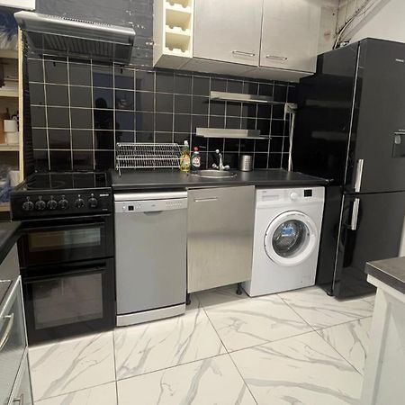 Nifty 2 Bedroom Flat In Goswell Rd ロンドン エクステリア 写真