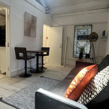 Nifty 2 Bedroom Flat In Goswell Rd ロンドン エクステリア 写真