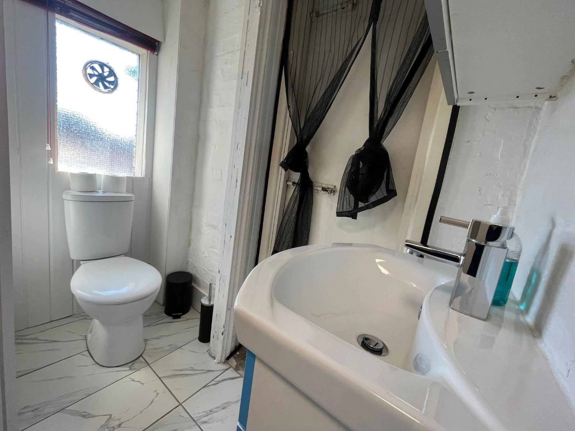 Nifty 2 Bedroom Flat In Goswell Rd ロンドン エクステリア 写真