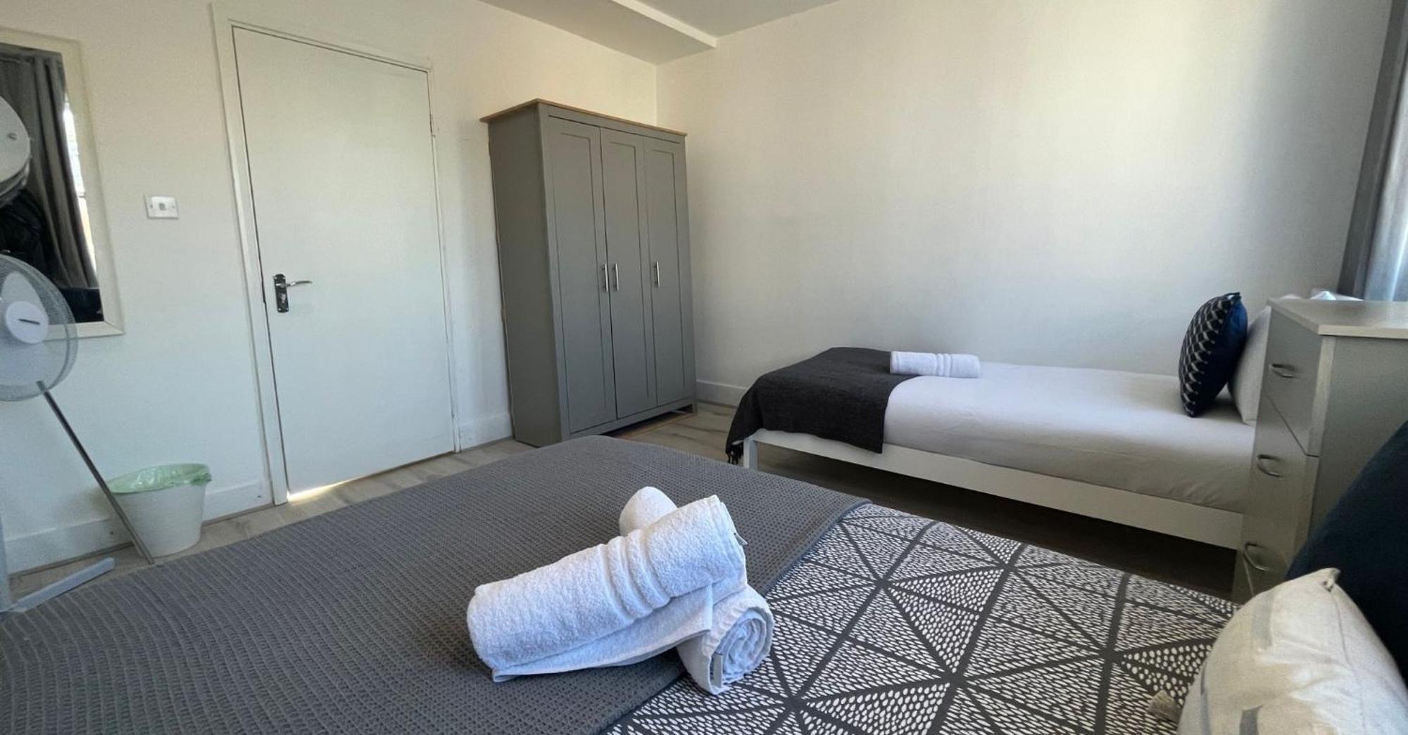 Nifty 2 Bedroom Flat In Goswell Rd ロンドン エクステリア 写真